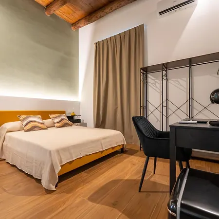 Figurari 16 4* נאפולי