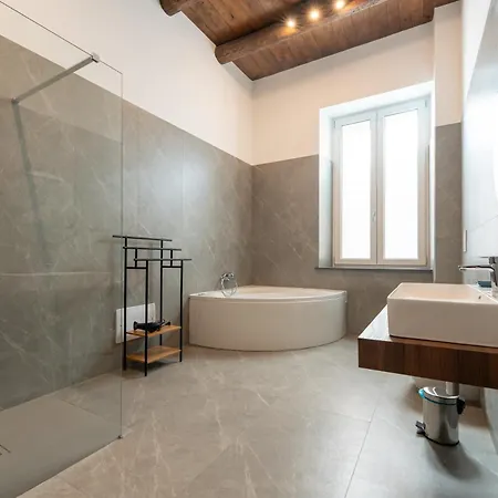 Figurari 16 4* נאפולי