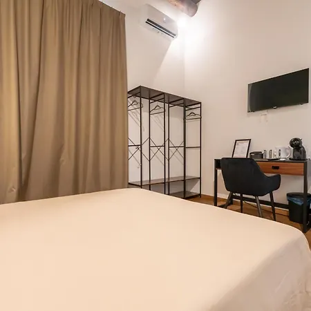 Figurari 16 בית הארחה