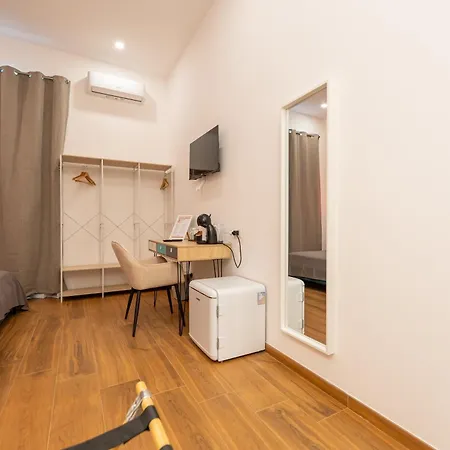 Figurari 16 נאפולי