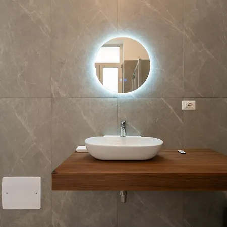 Figurari 16 4* נאפולי